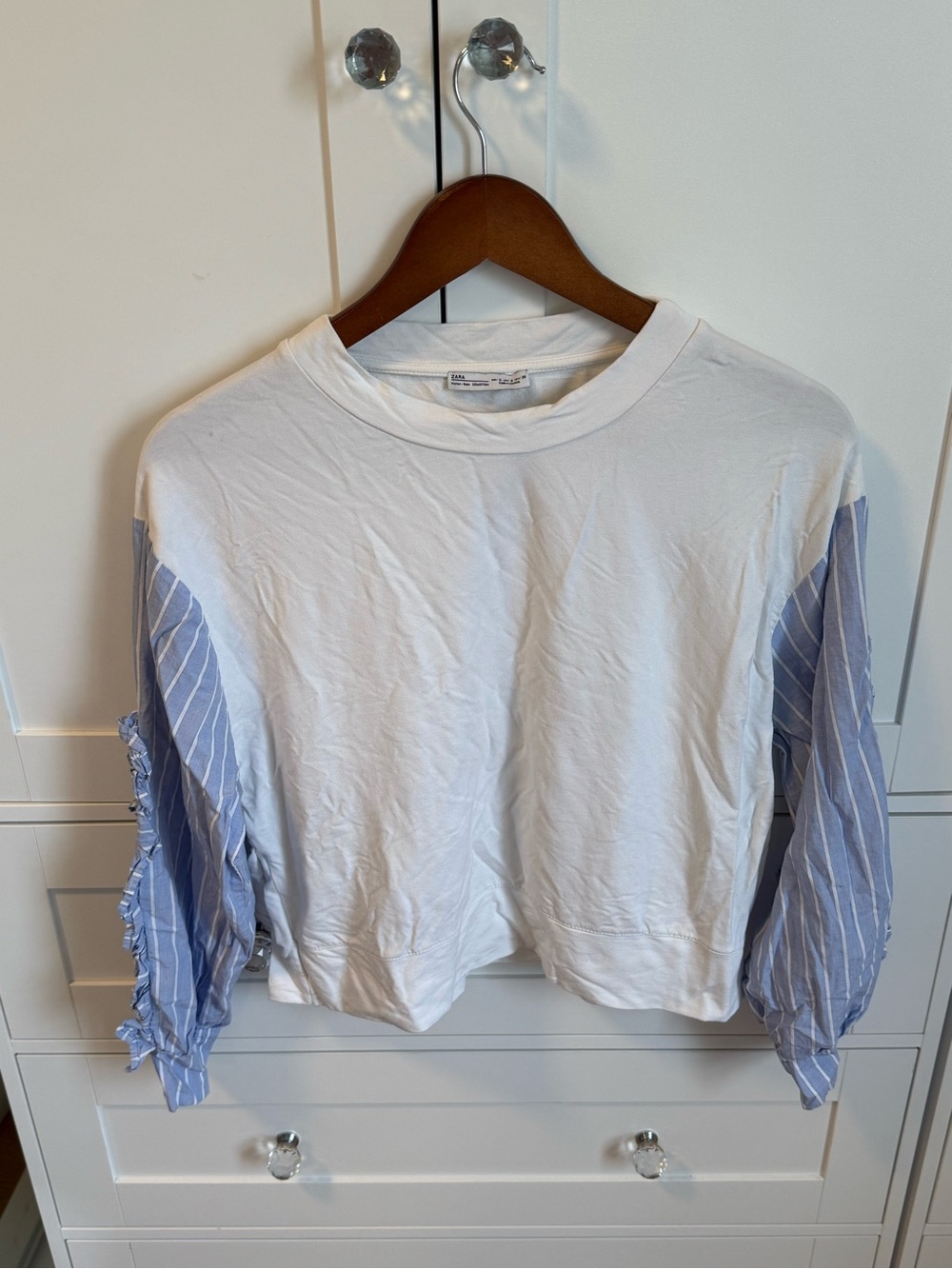 Zara White Crop Sweatshirt with Blue Striped Ruffle Sleeves